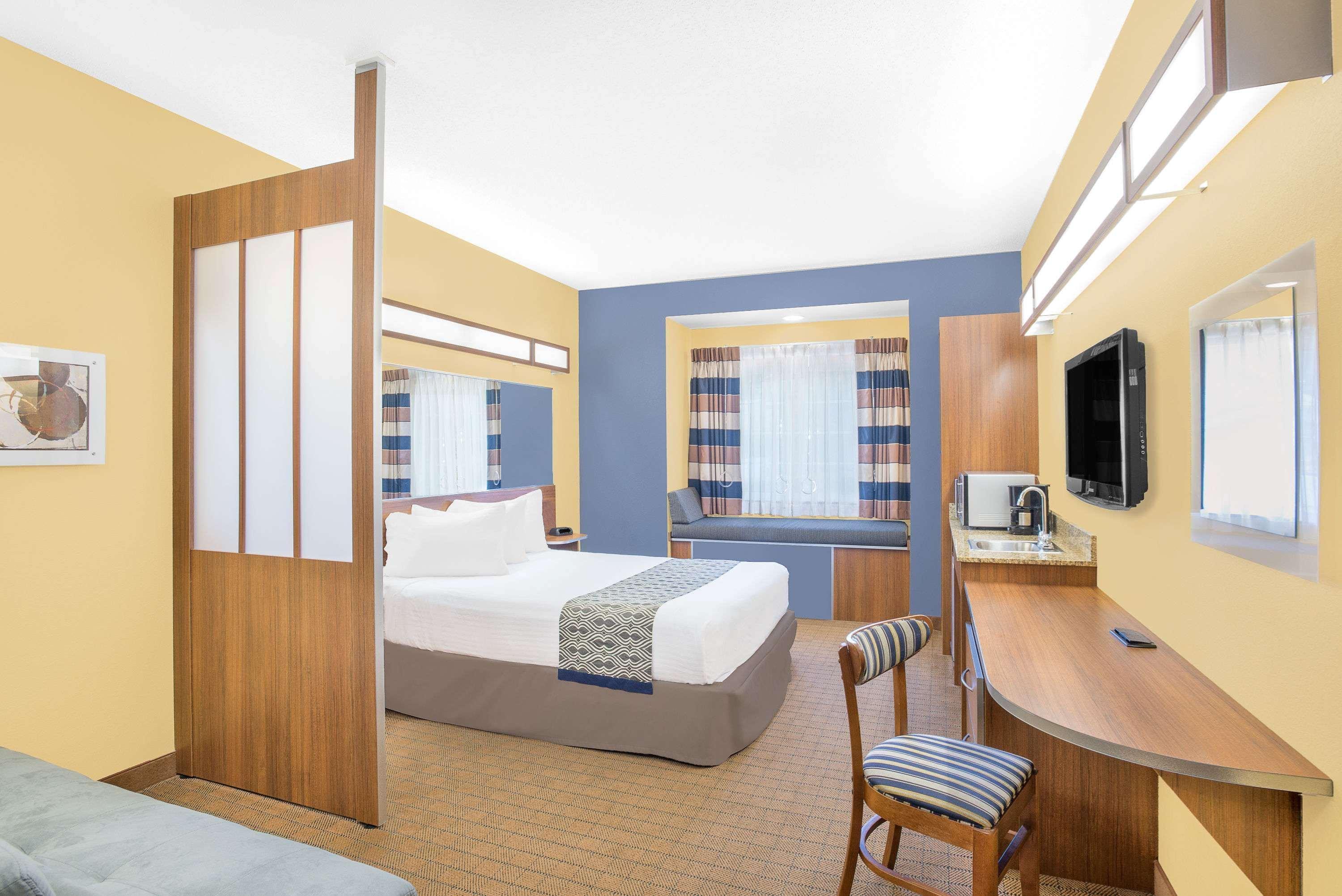 Hotel Microtel & Chili/rochester 2*