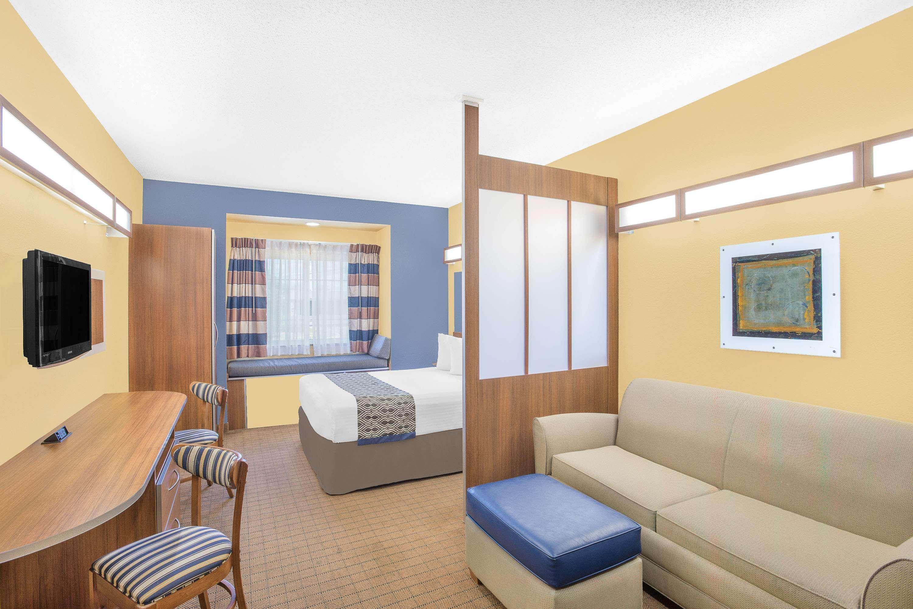 Microtel & Chili/rochester 2*
