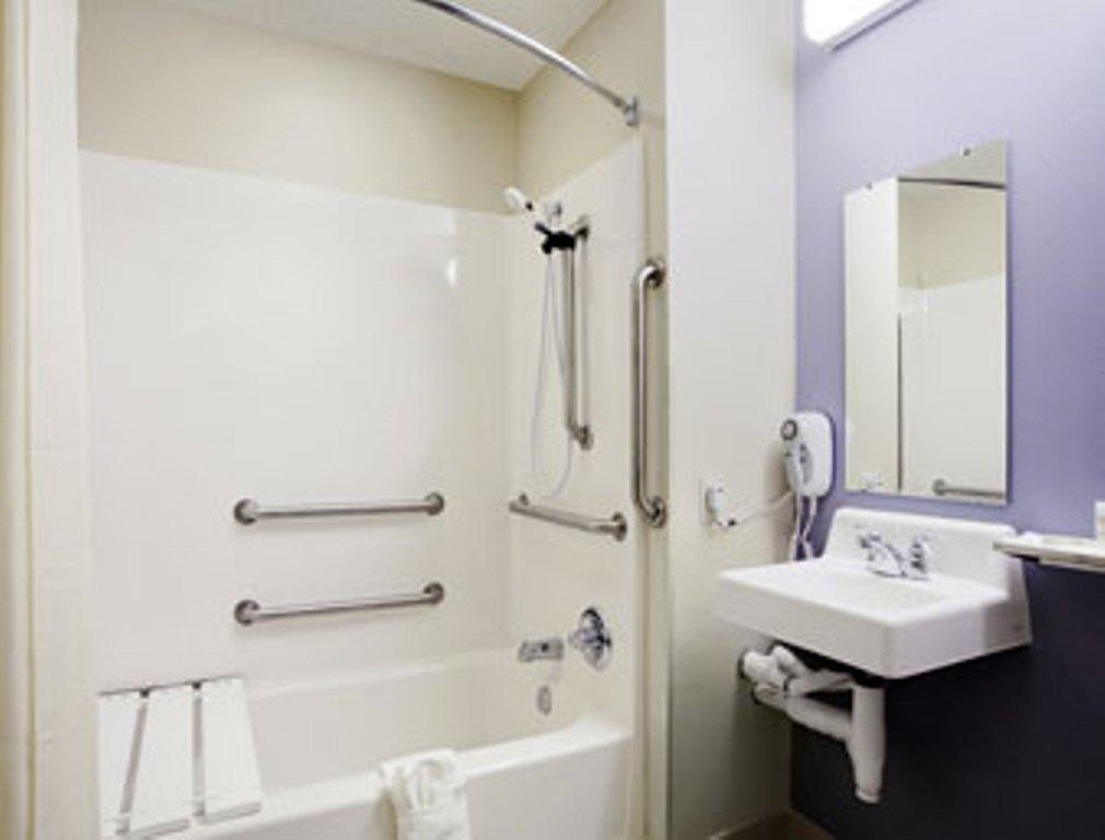 Microtel & Chili/rochester 2*