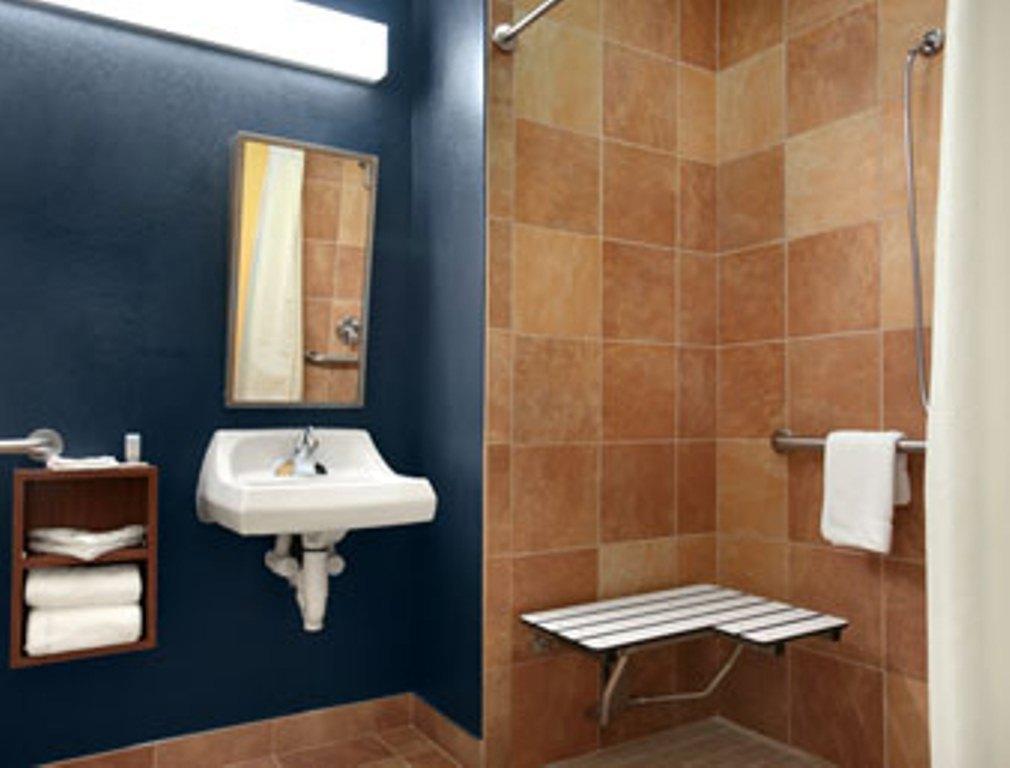Hotel Microtel & Chili/rochester 2*