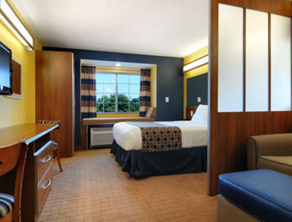 Microtel & Chili/rochester Hotel Chili