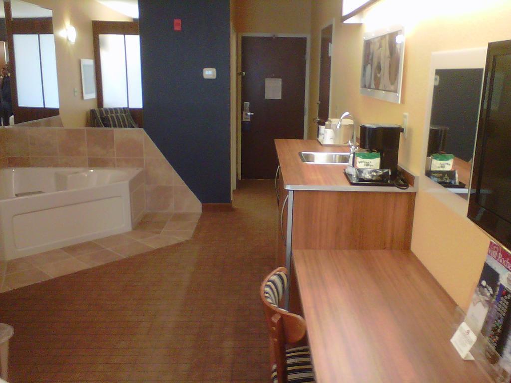 Microtel & Chili/rochester